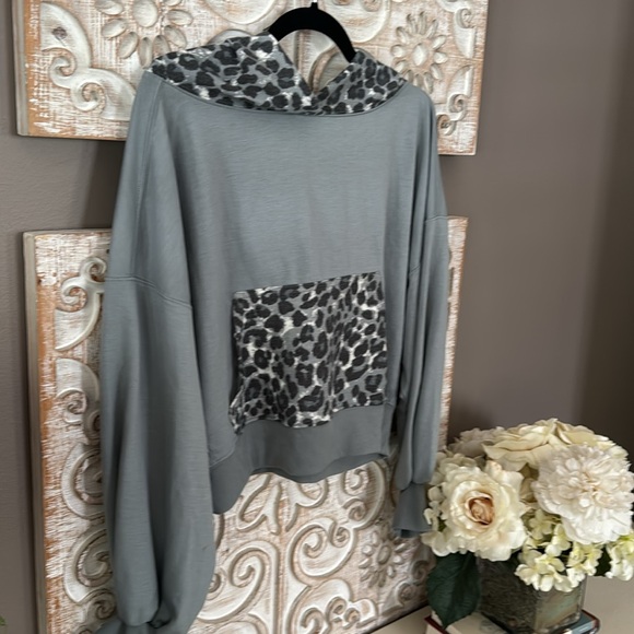 ZENANA | Leopard Sweater Hoodie Women’s Medium - Picture 3 of 10